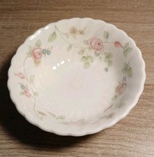 Wedgewood 'ROSEHIP' Bone China round Dish/bowl small