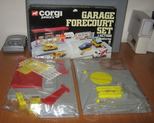 Corgi juniors 3003 garage - juniors,