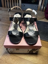 Mode in Pelle Size 4 Ladies Sandals Good Condition Attractive Design