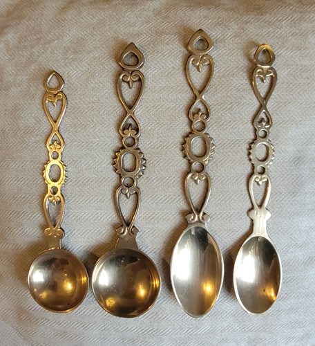 Set four welsh love - love, spoons