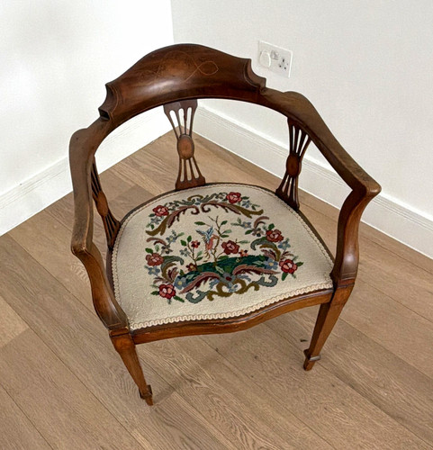 Dark wood accent chair - dark,