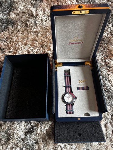 Omega commander james - james, bond