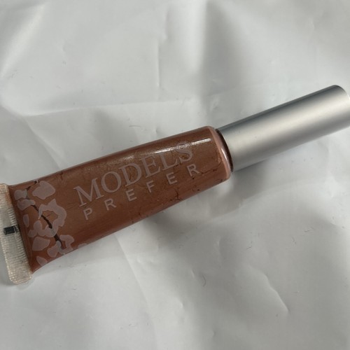 Models prefer lip color gloss - prefer,