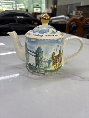 Arthur wood teapot england - arthur,