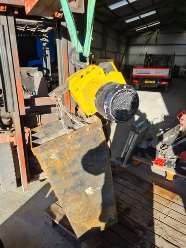 Yale electric chain - electric, hoist