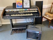 Hammond B200 organ
