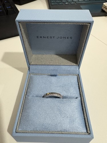 Gorgeous 9ct white gold - gorgeous,
