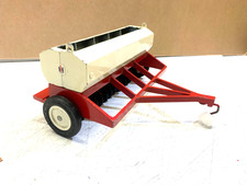 ERTL.1:16th.FARM.INTERNATIONAL HARVESTER.CASE.iH.SEED.GRAIN.DRILL. TRACTOR DRAWN
