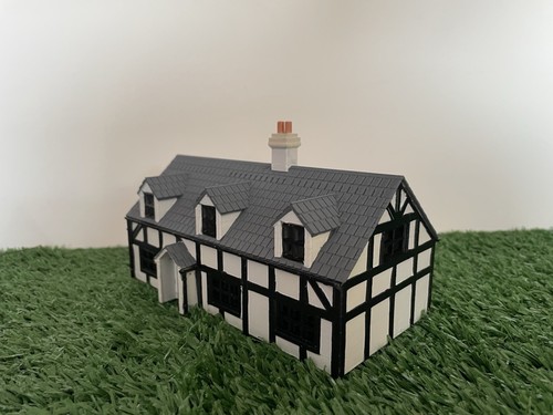 Model railway tudor cottage - cottage, oo