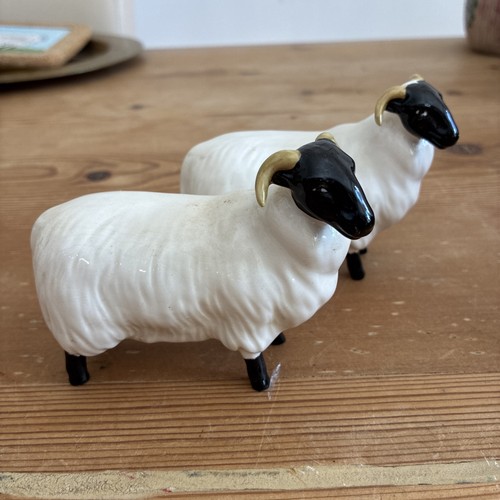 Pair beswick england black - of,