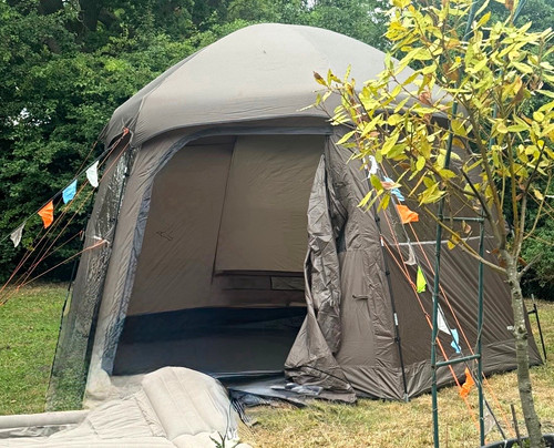 Man yurt with extra - man,