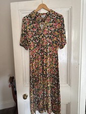 Jigsaw size small soft floral tea dress Size 8
