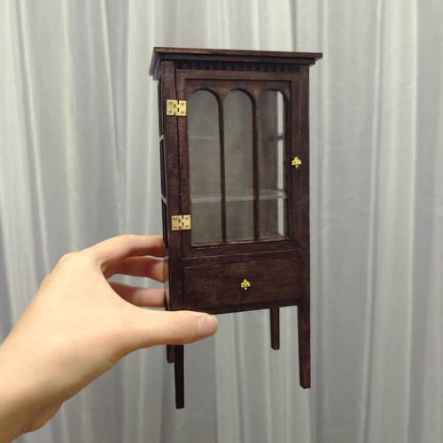 Scale dollhouse miniatures - 1/6,