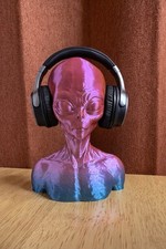 Alien Head Headphone Stand |