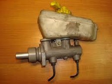 VW GOLF MARK 4 1.4 1.6 1.8 2.0 - BRAKE MASTER CYLINDER COMPLETE WITH RESERVOIR.
