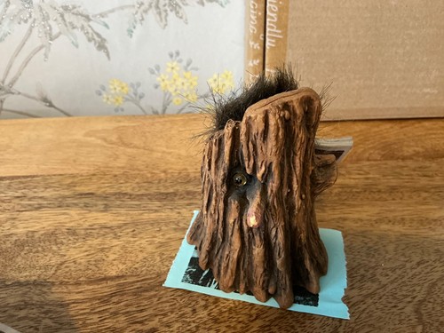Form troll tree stump - in,