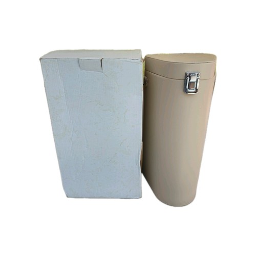Cream wine carrier with bottle - cream,