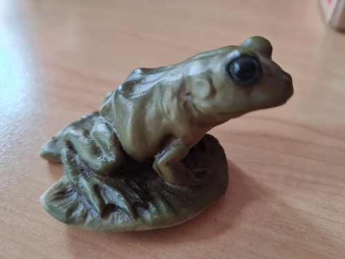 Castagna frog figurines 1988 - frog,
