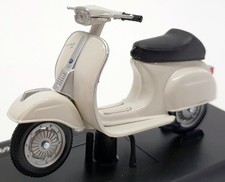 Maisto 1/18 Scale Model Scooter 39540 - 1969 Vespa 50 Special