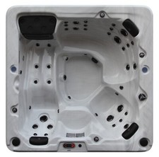 Demo Toronto  44-Jet 6-Person Hot Tub