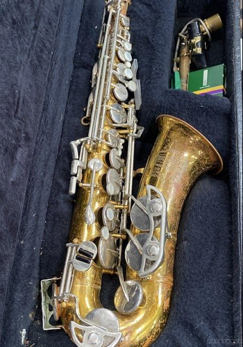 Vintage bundy saxophone - ii,