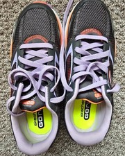 sketchers size 3.5 womens, in