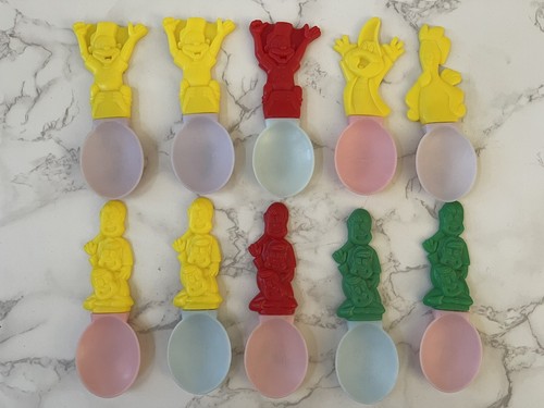 Lot vtg kelloggs plastic - 10,