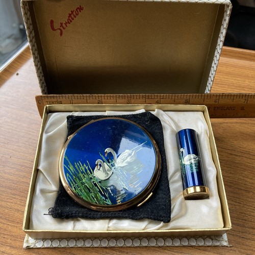 Boxed vintage stratton - vintage,