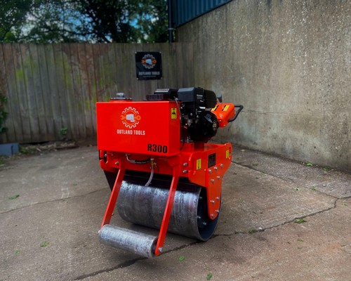 Single drum vibrating roller
