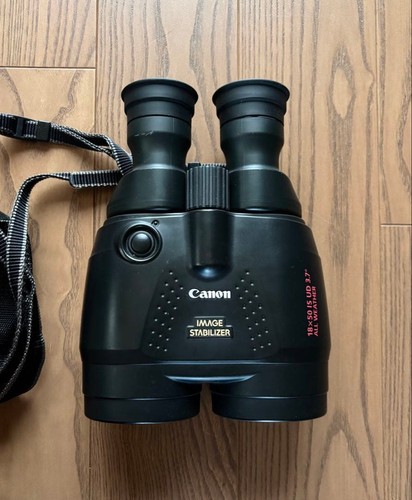 Near mint canon 18x50 is - mint],