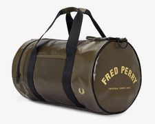BNWT FRED PERRY AUTHENTIC CLASSIC TONAL BARREL BAG, UNIFORM GREEN/GOLD,L7260/T82