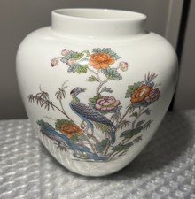 Wedgwood Kutani Crane Urn /