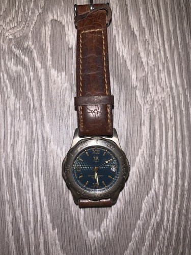 Vintage wristwatch yess - is,