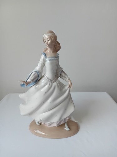 Lladro cinderella lost slipper - lladro,