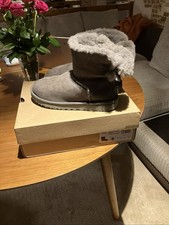  Genuine UGG Mini Bailey Bow