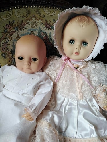Two vintage baby dolls - ,