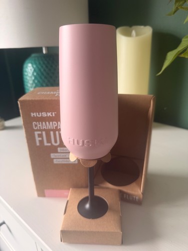 Genuine huski champagne - huski, flute