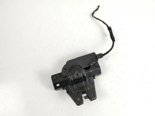 Bmw e90 tailgate boot lock - 3,