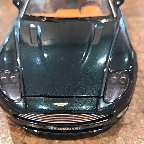 Burago aston martin - burago, vanquish
