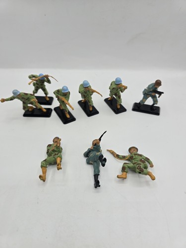 Britains deetail toy soldiers - britains,