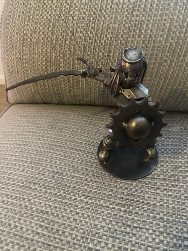 Predator figurine metal nuts - figurine,