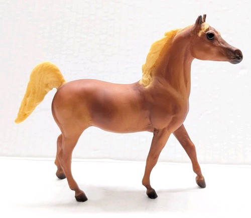 Breyer horse figurine arabian - figurine,