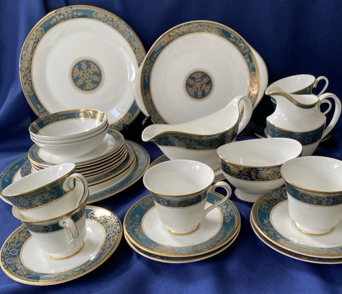 Royal doulton carlyle gravy - royal,