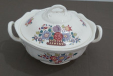 VINTAGE WEDGWOOD FLORAL BASKET PATTERN TUREEN IN GOOD CONDITION