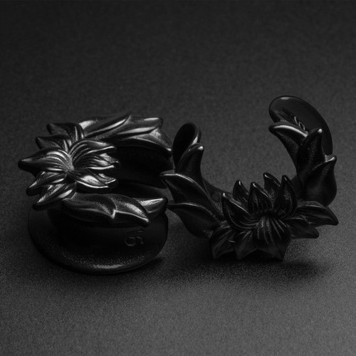 Lotus flower black pvd saddle - black,