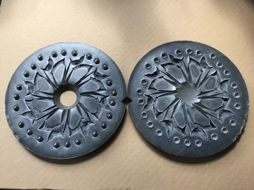 Metal casting mould wren - metal,