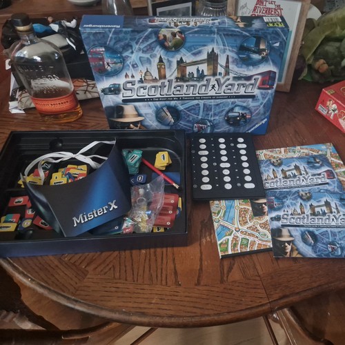 Scotland yard board - board,