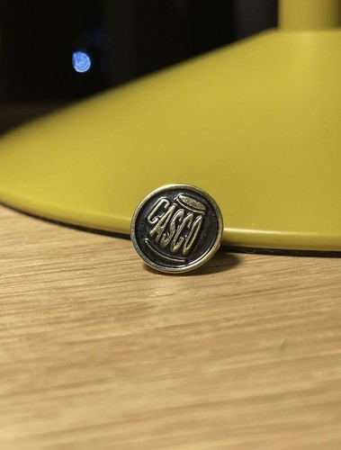 Casual connoisseur pin - connoisseur, badge