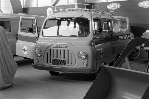 Morris van motor show - j2,