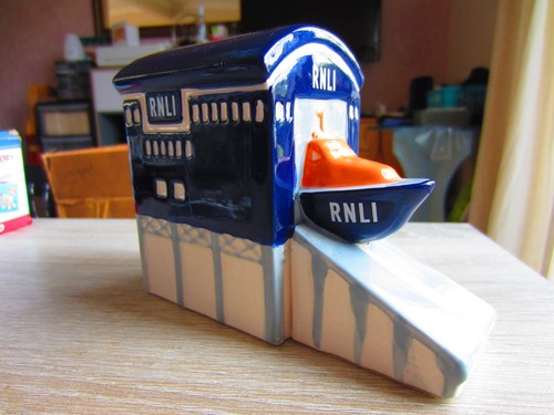 Rnli saving lives sea - lives,